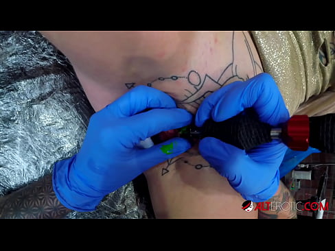 ❤️ Fìor tattooed hottie Sully Savage fhuair tattoo air a clitoris ❌ Super gnè leinn gd.porngifer.ru ❌️❤